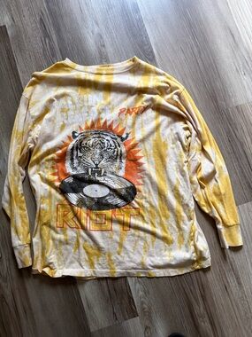 Tie-Dye Graphic long sleeve shirt with Tiger & Vinyl Record